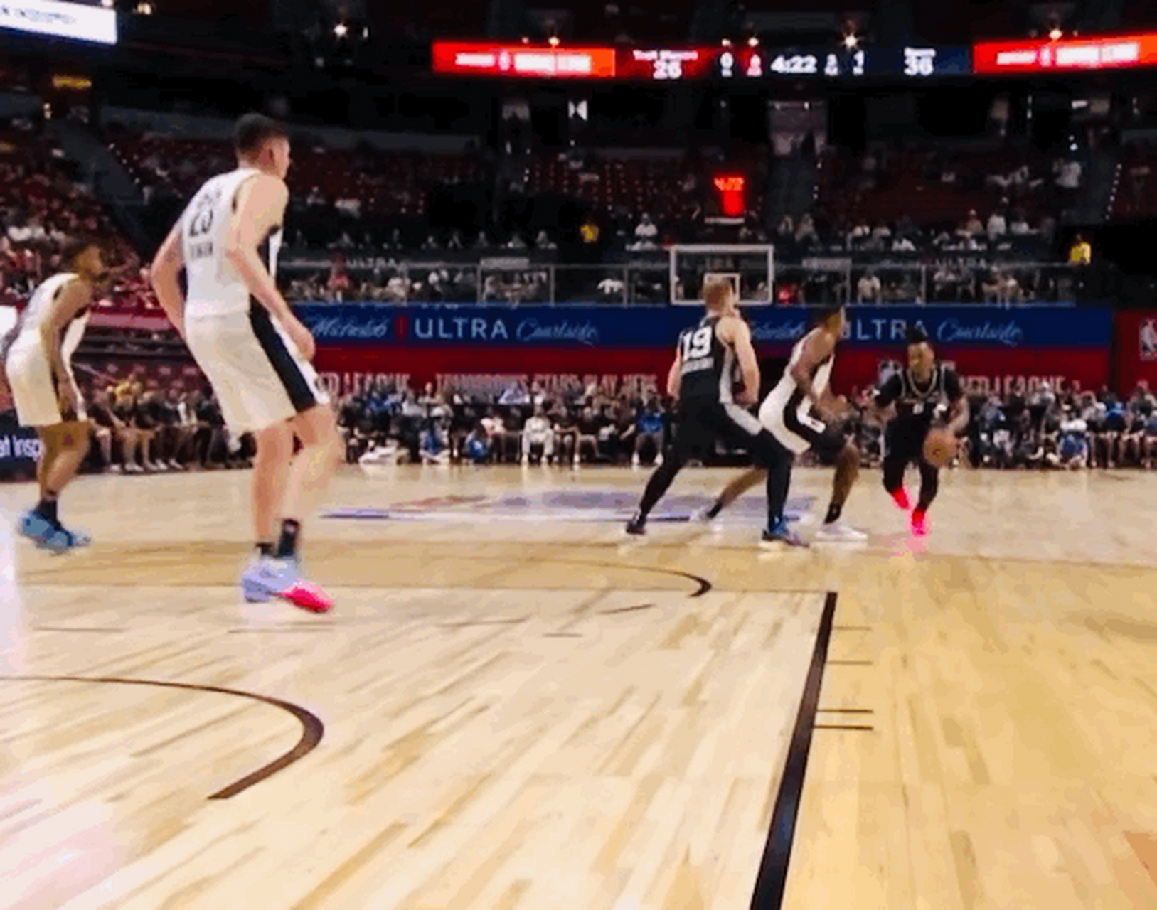 NBA巨星连续砍下两双数据，表现抢眼