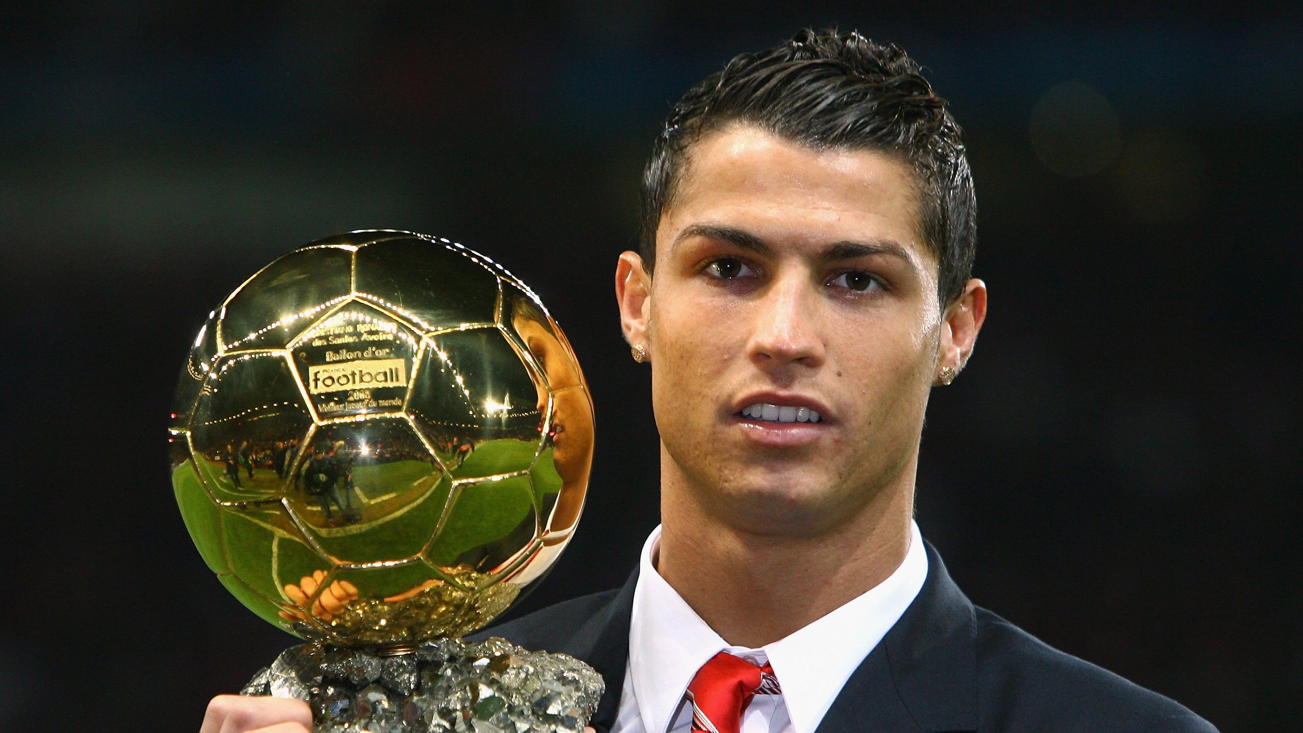 Doinb重要时刻持续失利，曼联带队取胜！全场沸腾不已